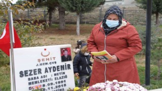 Şehit annesi oğlu için türkü yazdı, dinleyenler duygulandı