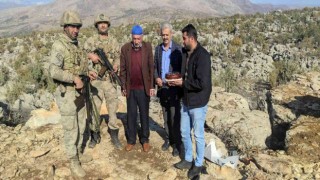 Şehit babalarından 12 Kasım Uzman Çavuşlar Gününde uzman çavuşlara pastalı kutlama