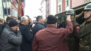 Şehit Halil İbrahim Yiğitin cenazesi helallik alınmak üzere baba ocağına getirildi