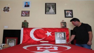 Şehit kardeşinin bavulunu 10 yıl sonra açtı