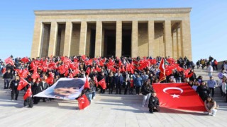 Selçuklu gençler Anıtkabirde