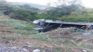 Sera gübresi yüklü tır şarampole yuvarlandı: 1 yaralı