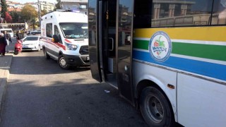Seyir halindeki otobüsten düşen yaşlı kadın yaralandı