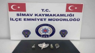 Simavda 3 kişinin bulunduğu araçta uyuşturucu ele geçirildi