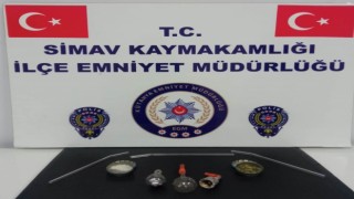 Simavda bir araçta yapılan aramada uyuşturucu ele geçirildi