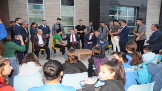 Şırnak Valisi Bilgin, gençlik merkezinde öğrencilerle bir araya geldi
