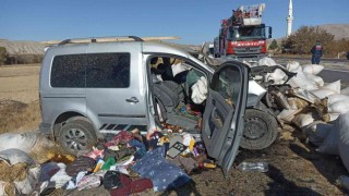 Sivasta feci kaza: Uzman çavuş hayatını kaybetti 5 kişi yaralandı