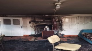 Sobada çıkan yangın iki katlı evi kül ediyordu
