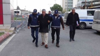 Sokak ortasında eşini öldüren eski polis tutuklandı