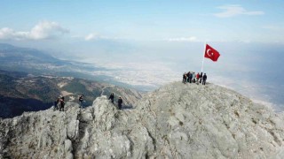 Spil Dağının zirvesinden kadına yönelik şiddete dikkat çektiler