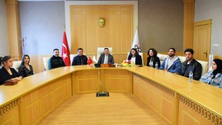 Staj olanağı kazanan öğrencilerden OKÜ Rektörüne ziyaret