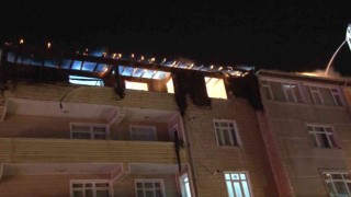 Sultanbeylide 3 bina alev alev yandı