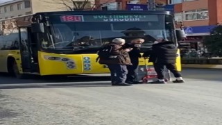 Sultanbeylide İETT otobüsünde kutu krizi: Otobüse alınmayınca yolu kapattı