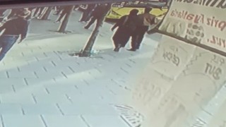 Sultanbeylide İETT otobüsüne sandalyeli saldırı: Camları patlattı