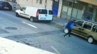 Sultanbeylide otomobilden cep telefonu hırsızlığı kamerada