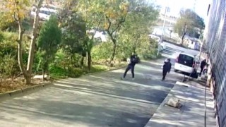 Sultangazide araçtaki erzak kolilerini böyle çaldılar