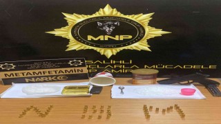 Şüpheli otomobilden metamfetamin çıktı: 3 tutuklama