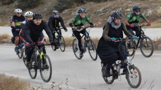 Tarih öncesine pedalladılar