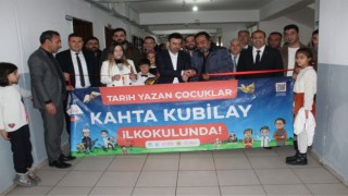 Tarih Yazan Çocuklar projesinde kitap ağacı kuruldu