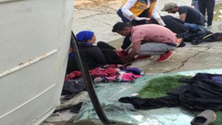 Tarım işçilerini taşıyan midibüs devrildi: 12 yaralı