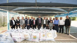 Tarsus Belediyesi çiftçilere ücretsiz ata tohumu buğday dağıttı