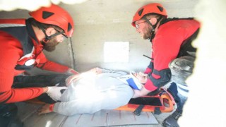Tatbikatta çöken binanın altında kalan yaralılar böyle kurtarıldı