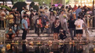 Taylanddaki Loy Krathong Festivali renkli görüntülere sahne oldu