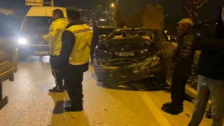 Tır, asker uğurlama konvoyundaki araçlara çarptı: 4 yaralı
