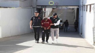 Tişörtünde kaçış yazılı torbacı polisten kaçamadı