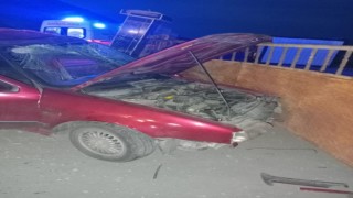 Tokatta otomobil duvara çarptı: 1 ölü 2 yaralı