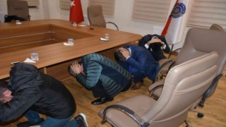 Tosyada çök kapan tutun tatbikatı
