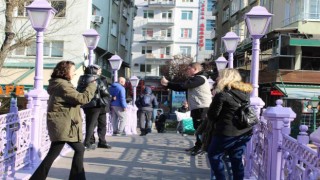 Turistlerin Porsuk Nehrine ilgisi Eskişehirlilere adeta yürüyecek yer bırakmadı