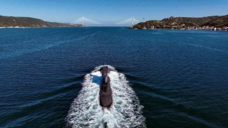 Türk denizaltısının Boğazdan geçişi dron ile görüntülendi