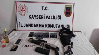 Türkiyeye kaçak yollardan giren PKKlı jandarmadan kaçamadı