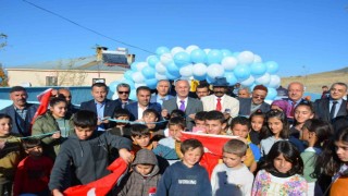 Tuşba Belediyesi, kırsal mahallede yaptığı ilk parkın açılışını gerçekleştirdi