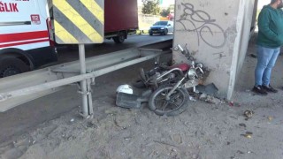 Tuzlada kaza yaparak savrulan aracın çarptığı motosikletli ağır yaralandı