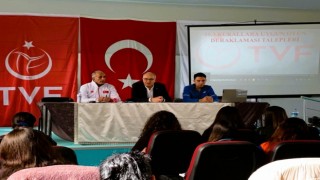 TVF Başkanı Üstündağ, Adanada aday hakem kursunu ziyaret etti