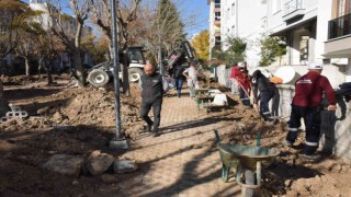 Uğur Mumcu Parkında peyzaj ve üst yapı çalışmaları başladı