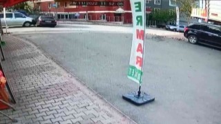Ümraniyede bina bahçesine uçan otomobil daireye çarptı: 3 yaralı