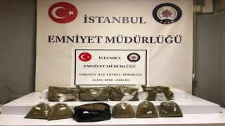 Ümraniyede torbacının evindeki bazadan 7 kilo bonzai çıktı