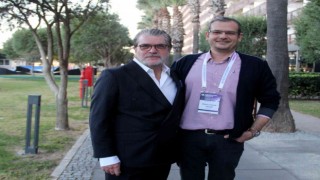 Ünlü profesör 43 yıl önce doğumunu yaptırdığı bebek ile meslektaş oldu