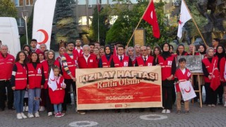 Uşakta Kızılay Haftası etkinlikleri yürüyüşle başladı