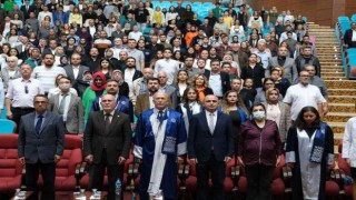 Uşakta tıp fakültesi öğrencileri beyaz önlük giydi