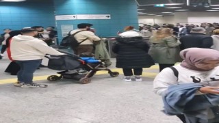 Üsküdar Marmarayda seferler durduruldu, yolcular peronlardan dışarı çıktı