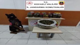 Uyuşturucuyu cam kavanoz ve plastik bidonlarda saklamışlar
