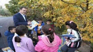 Vali Akbıyık, çocuklara okumanın önemini anlattı