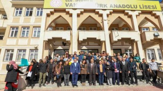Vali Balcı öğrencilerle bir araya geldi