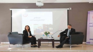 Vali Çelik, öğrencilere eğitim hayatını, mesleki deneyimlerini anlattı