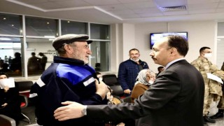 Vali Kızılkaya, acil serviste tedavi gören hastalara geçmiş olsun dileğinde bulundu