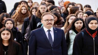 Vali Kızılkaya, bayrak törenine katıldı